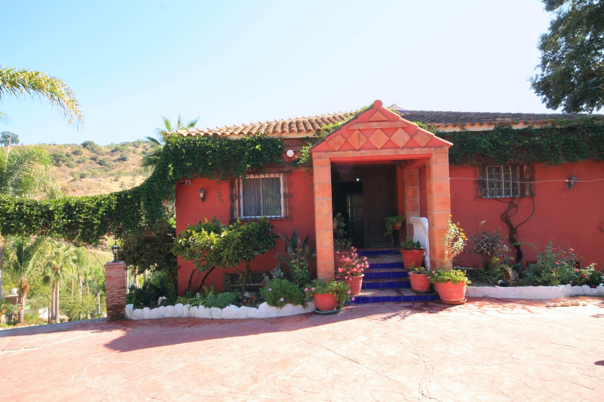 5 Bed Townhouse for sale in Monda Costa Del Sol, Málaga, Spain