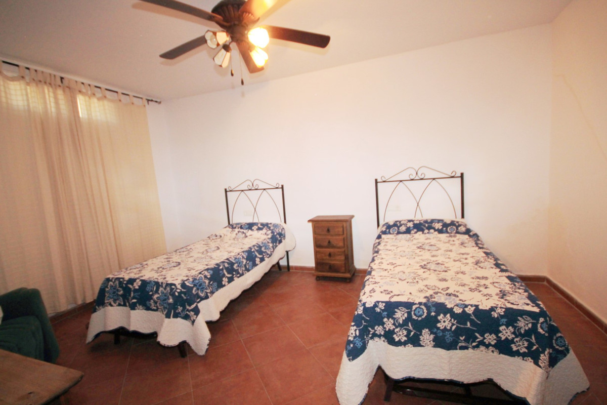 5 Bed Townhouse for sale in Monda Costa Del Sol, Málaga, Spain