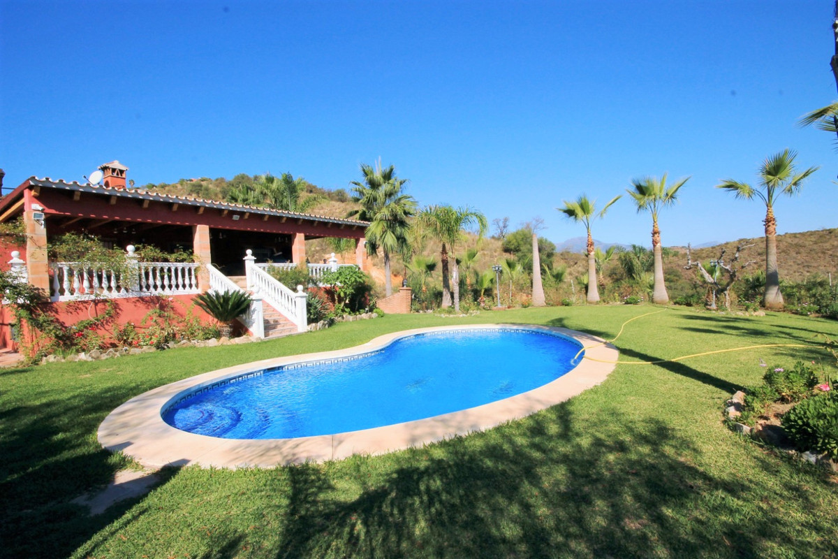 5 Bed Townhouse for sale in Monda Costa Del Sol, Málaga, Spain