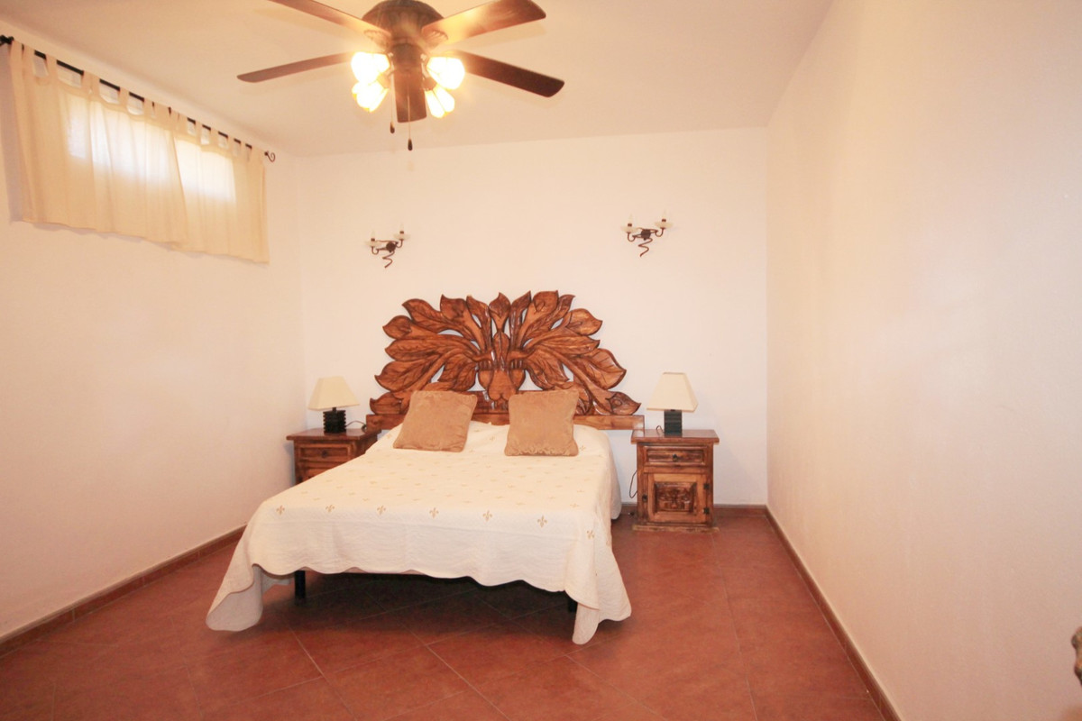 5 Bed Townhouse for sale in Monda Costa Del Sol, Málaga, Spain