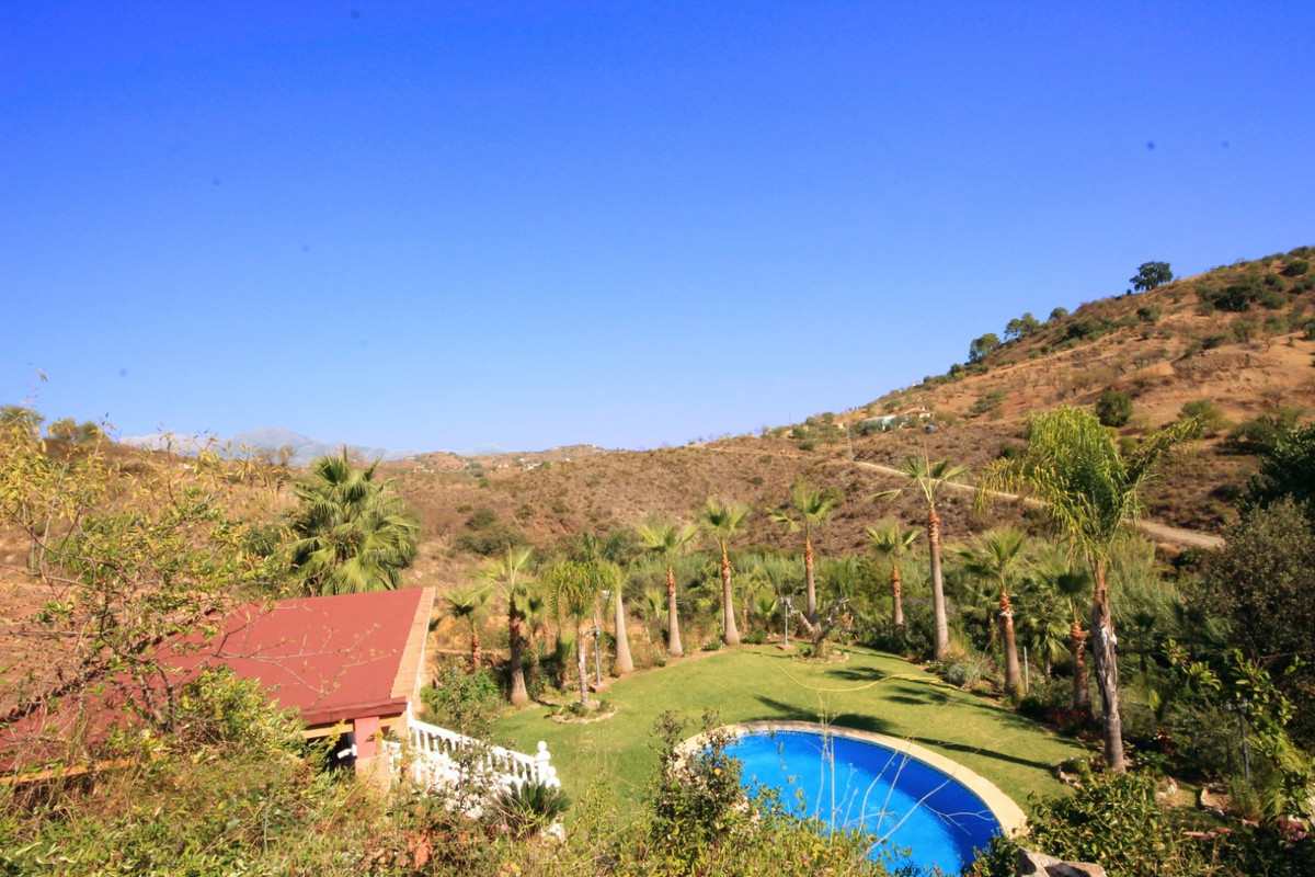 5 Bed Townhouse for sale in Monda Costa Del Sol, Málaga, Spain
