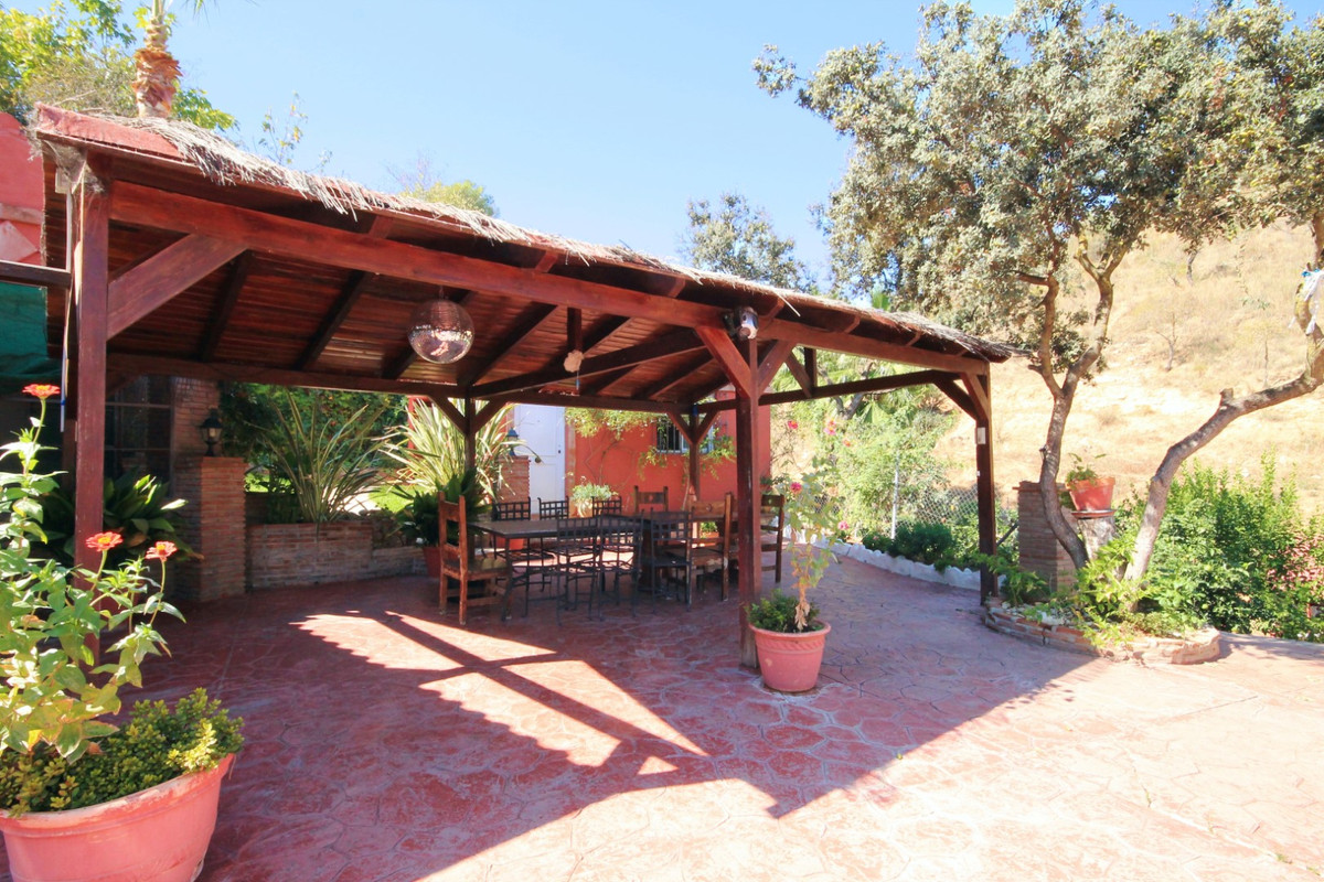 5 Bed Townhouse for sale in Monda Costa Del Sol, Málaga, Spain