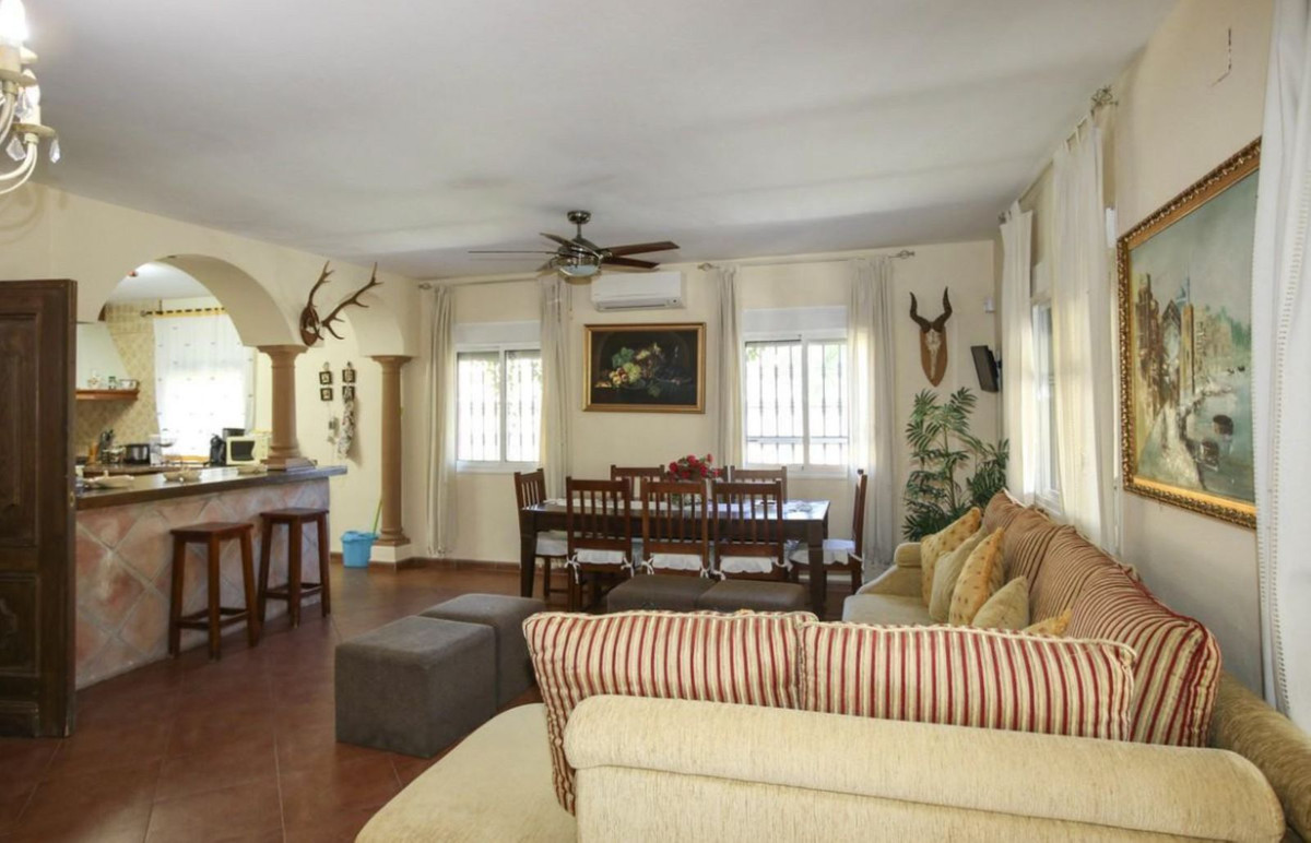 5 Bed Townhouse for sale in Monda Costa Del Sol, Málaga, Spain