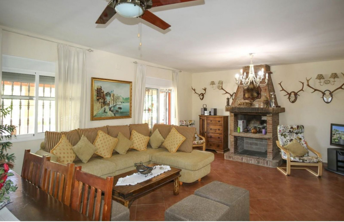 5 Bed Townhouse for sale in Monda Costa Del Sol, Málaga, Spain