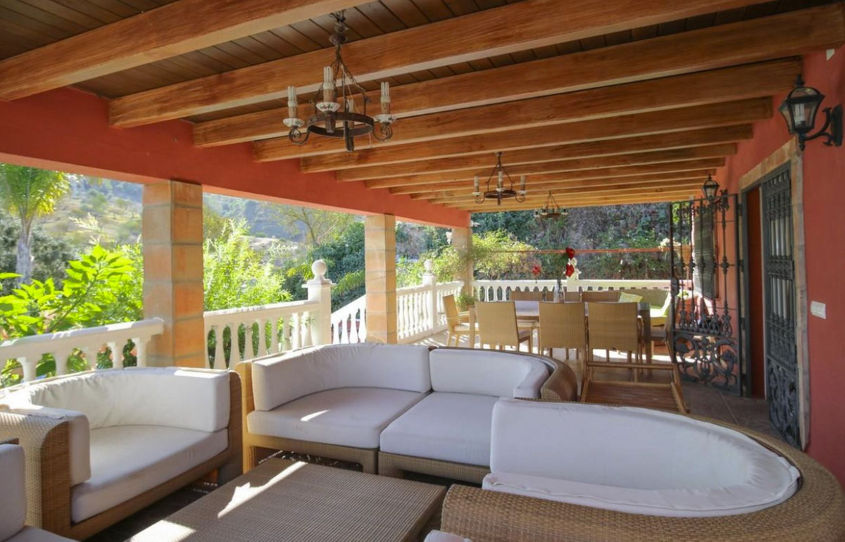 5 Bed Townhouse for sale in Monda Costa Del Sol, Málaga, Spain