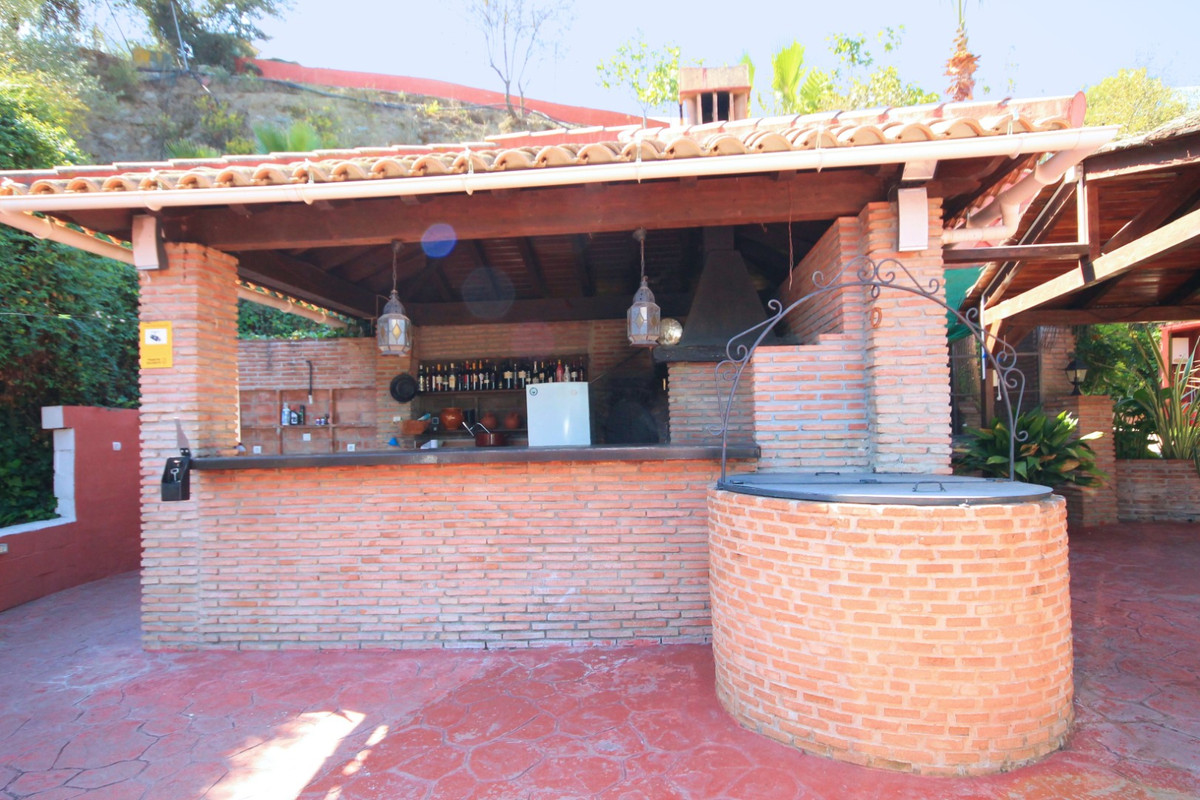 5 Bed Townhouse for sale in Monda Costa Del Sol, Málaga, Spain