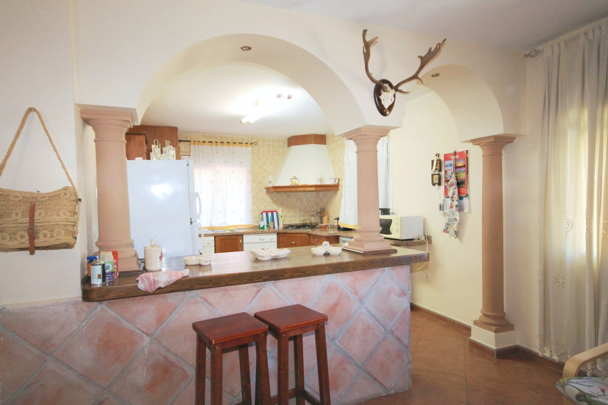5 Bed Townhouse for sale in Monda Costa Del Sol, Málaga, Spain