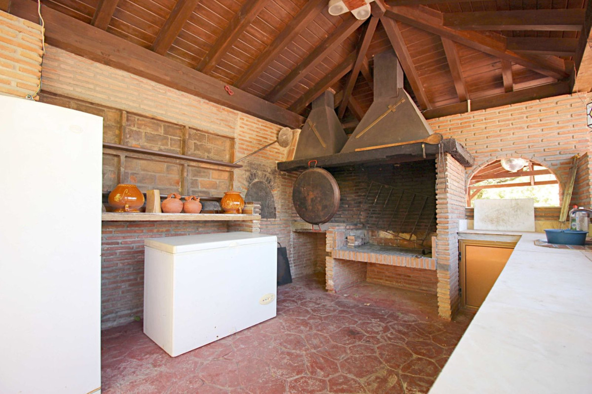 5 Bed Townhouse for sale in Monda Costa Del Sol, Málaga, Spain
