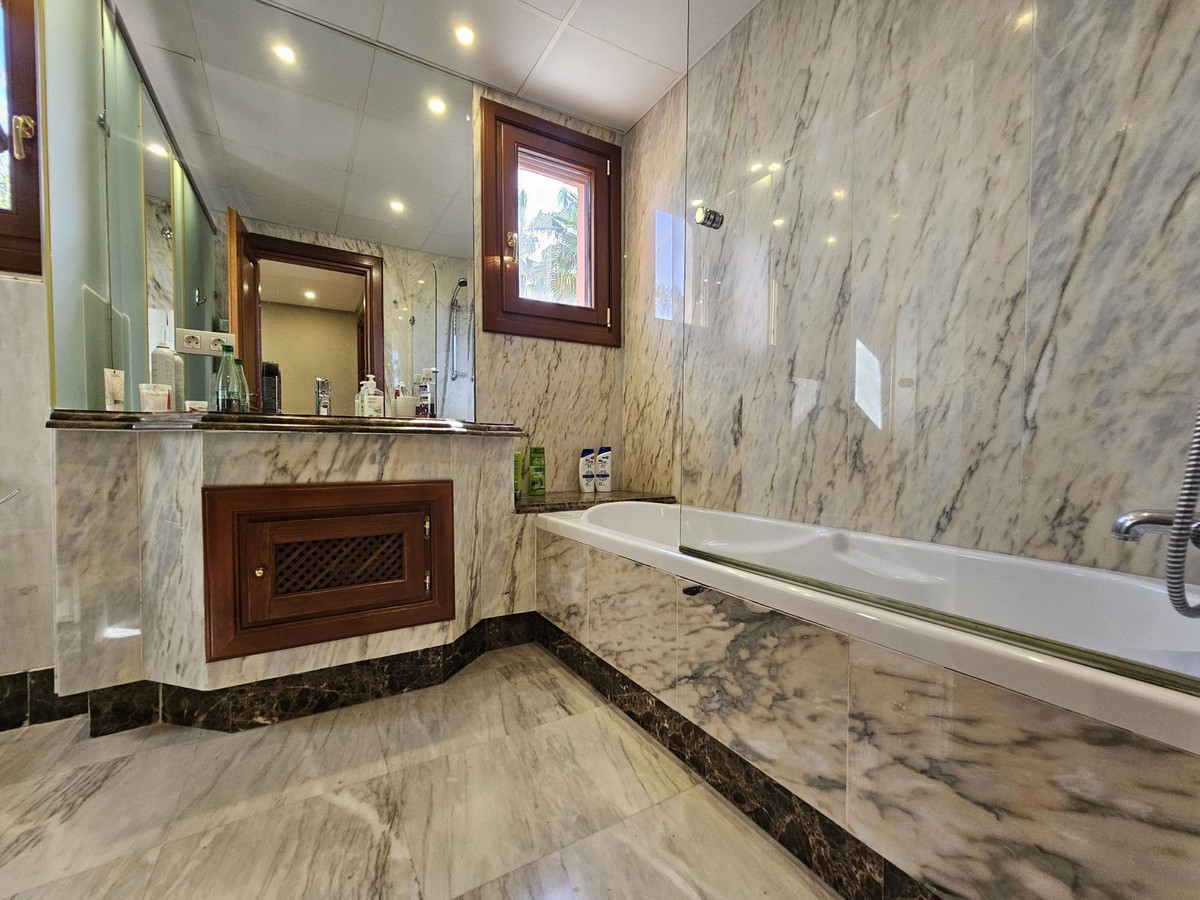 3 Bed Apartment for sale in Estepona Costa Del Sol, Málaga, Spain