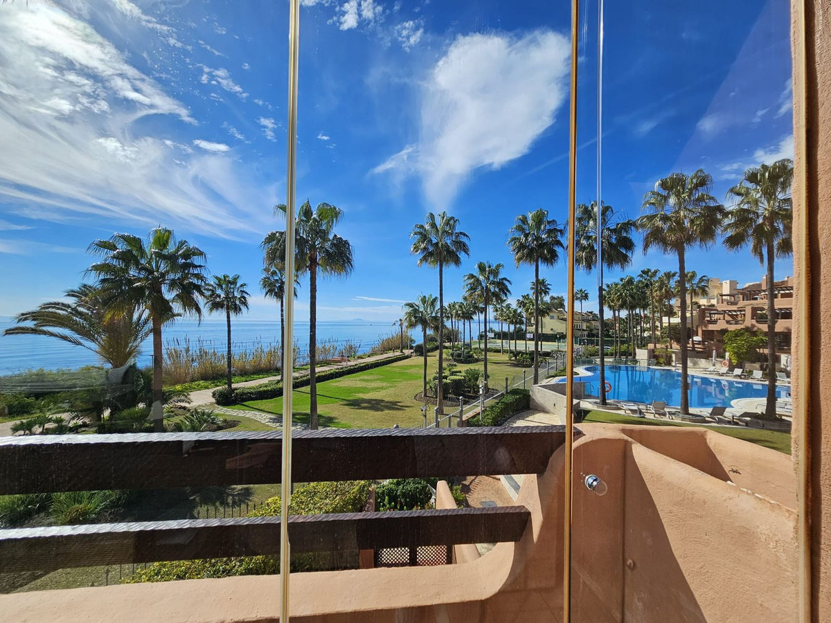 3 Bed Apartment for sale in Estepona Costa Del Sol, Málaga, Spain