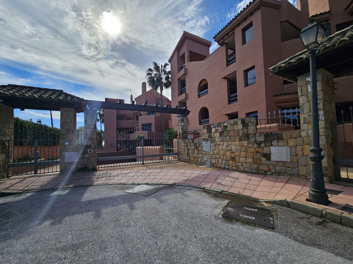 3 Bed Apartment for sale in Estepona Costa Del Sol, Málaga, Spain