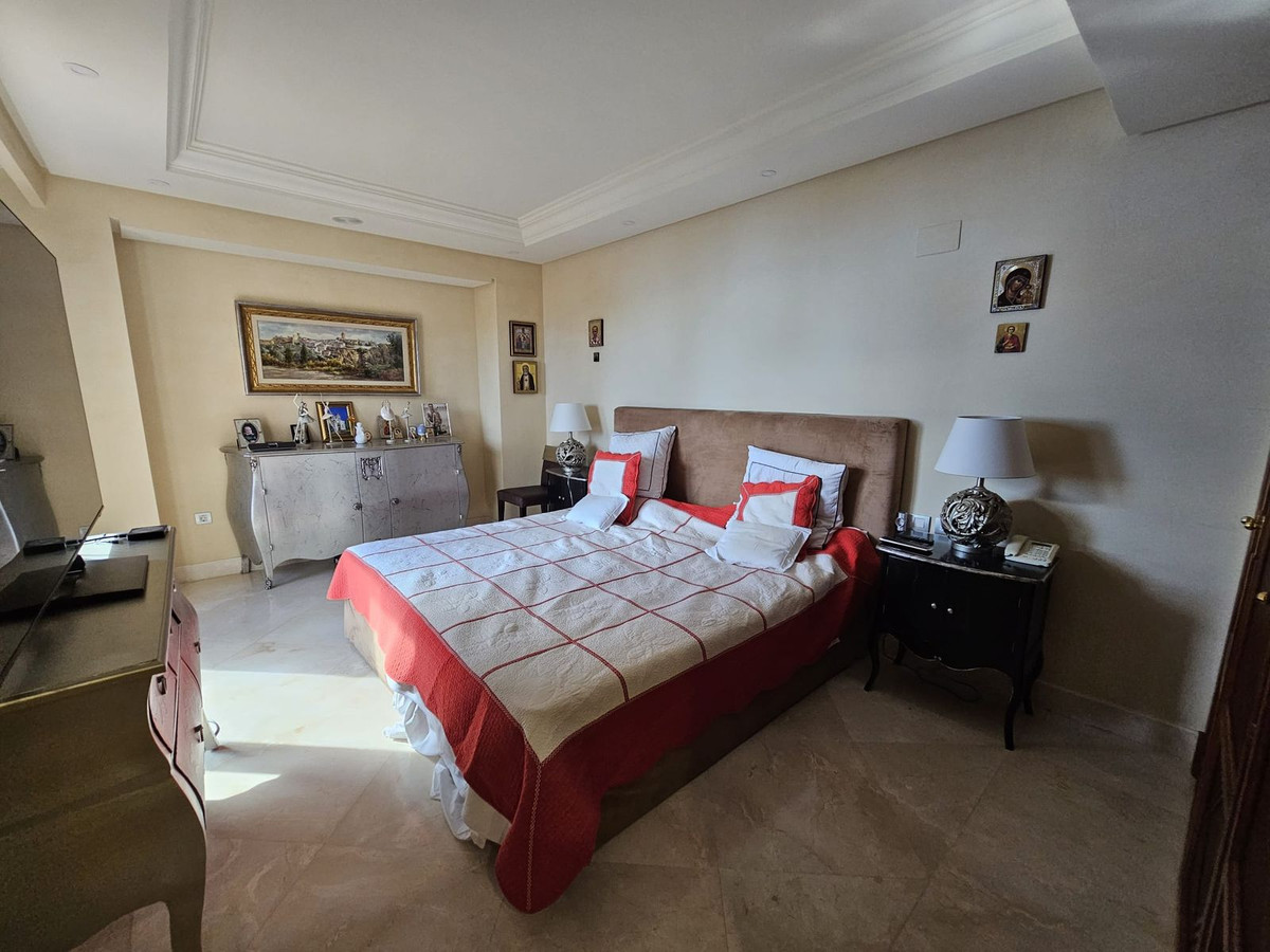 3 Bed Apartment for sale in Estepona Costa Del Sol, Málaga, Spain