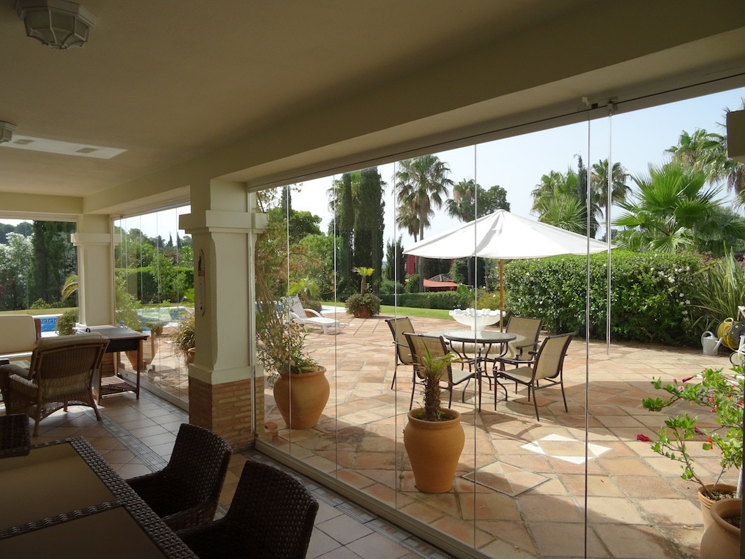 Se vende Villa - Chalet de 4 dormitorios en Costa Del Sol, Cadiz, España
