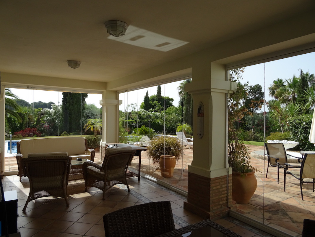 Se vende Villa - Chalet de 4 dormitorios en Costa Del Sol, Cadiz, España