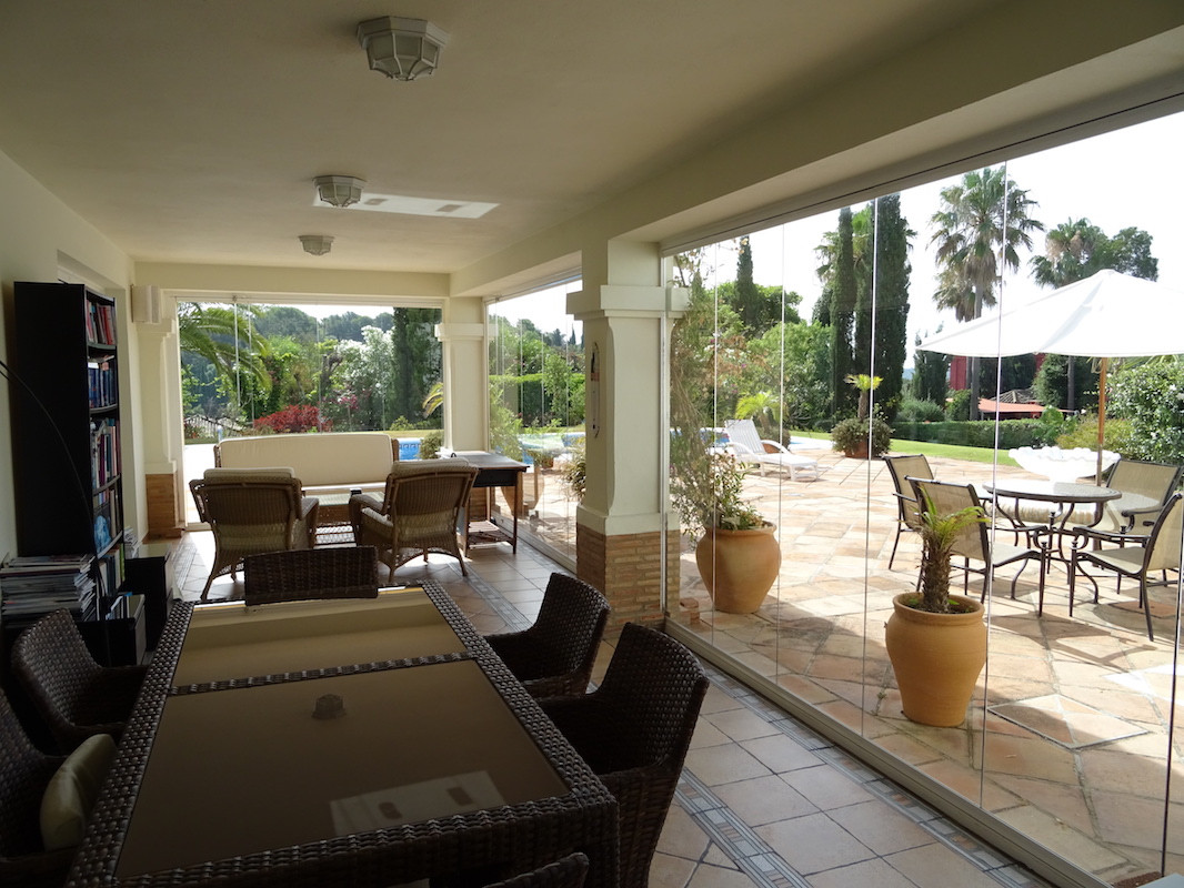 Se vende Villa - Chalet de 4 dormitorios en Costa Del Sol, Cadiz, España