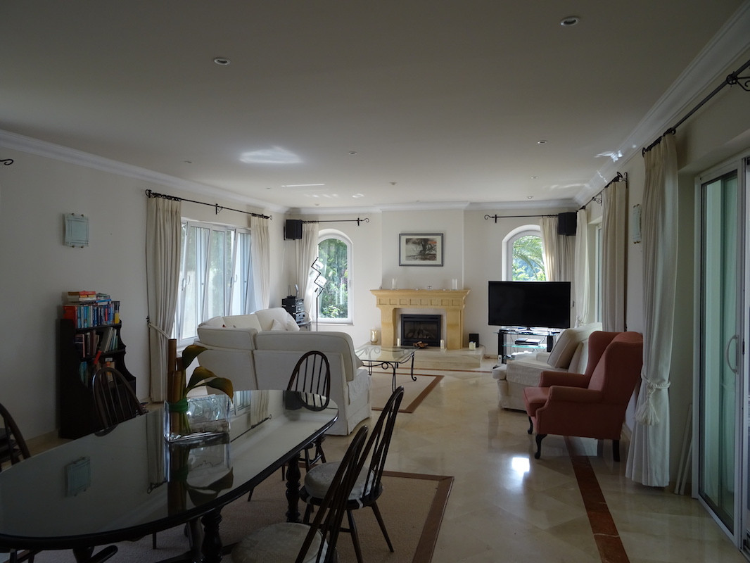 Se vende Villa - Chalet de 4 dormitorios en Costa Del Sol, Cadiz, España