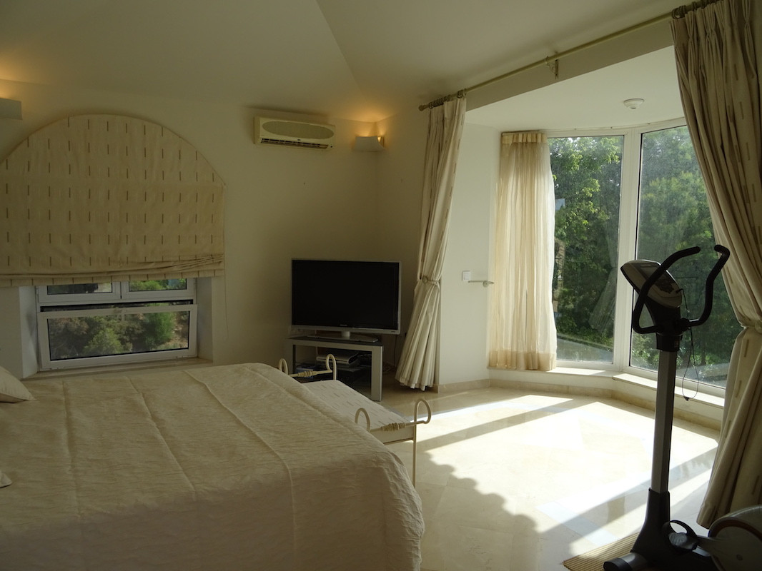 Se vende Villa - Chalet de 4 dormitorios en Costa Del Sol, Cadiz, España