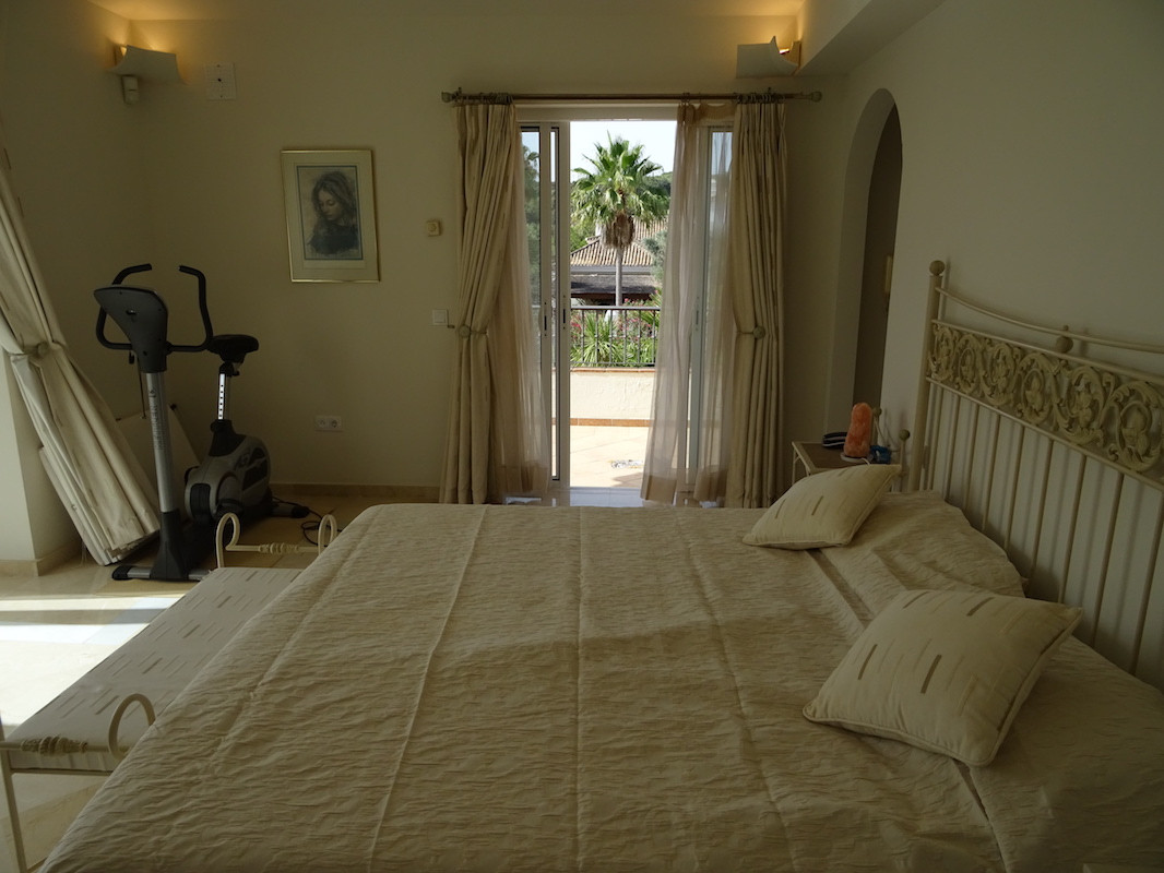 Se vende Villa - Chalet de 4 dormitorios en Costa Del Sol, Cadiz, España