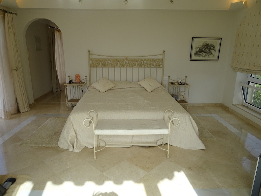 Se vende Villa - Chalet de 4 dormitorios en Costa Del Sol, Cadiz, España