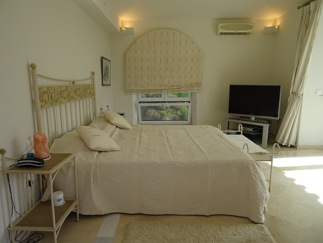 Se vende Villa - Chalet de 4 dormitorios en Costa Del Sol, Cadiz, España