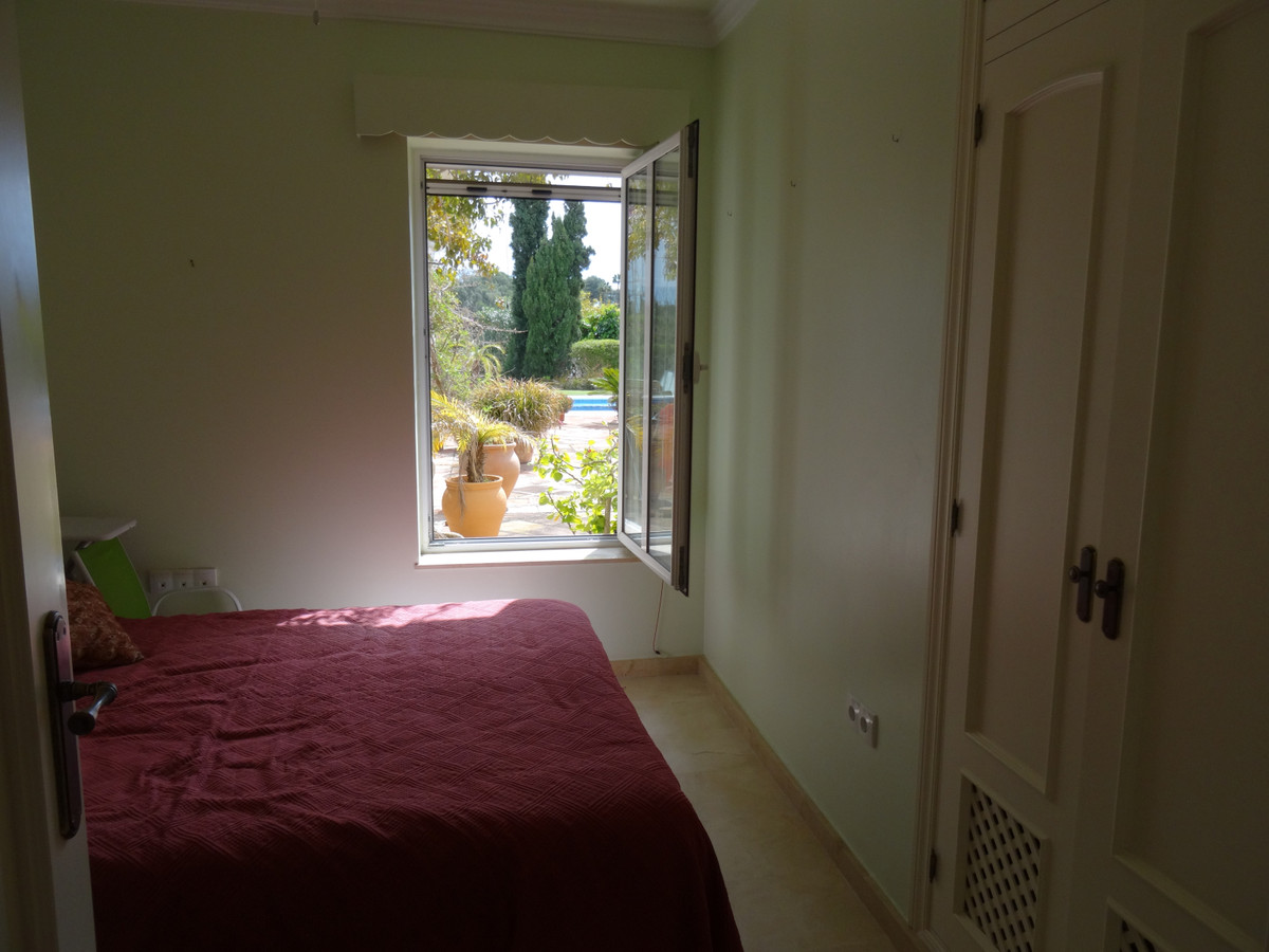 Se vende Villa - Chalet de 4 dormitorios en Costa Del Sol, Cadiz, España