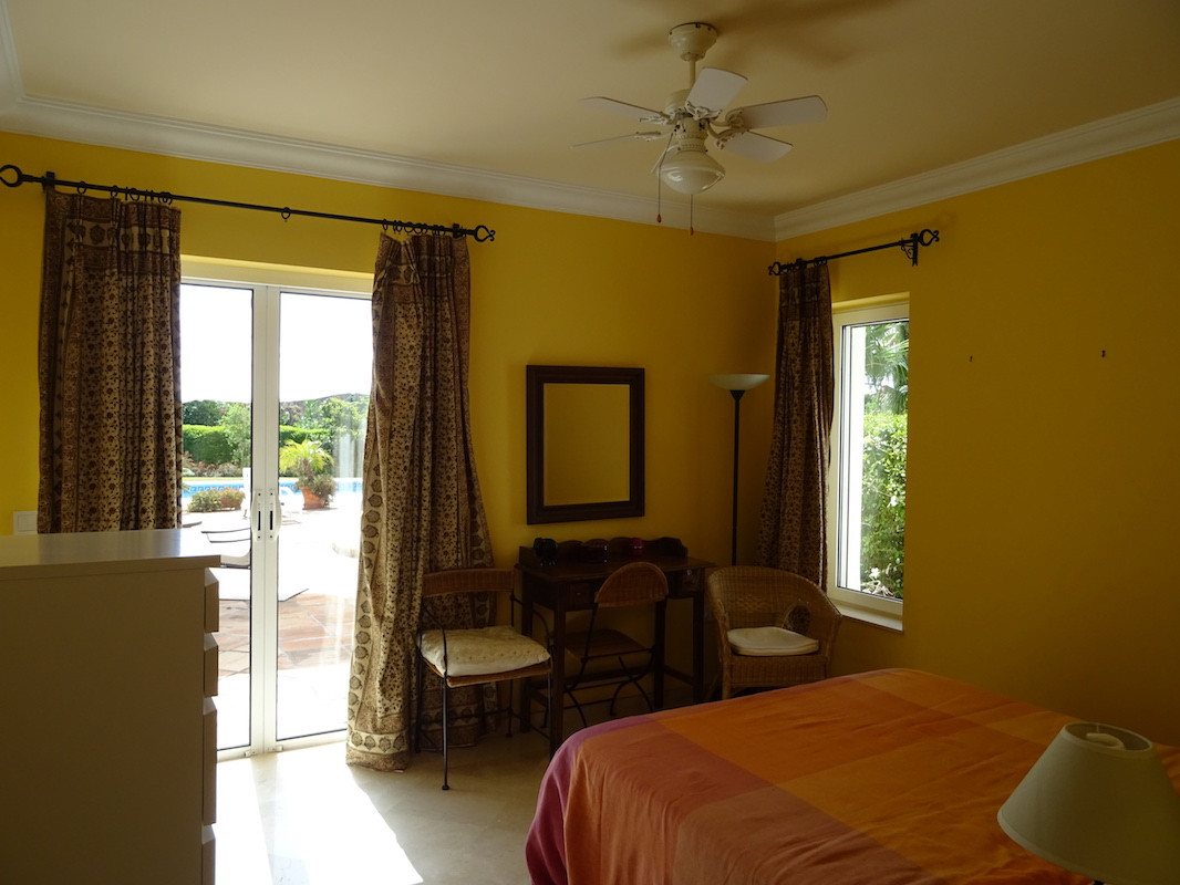 Se vende Villa - Chalet de 4 dormitorios en Costa Del Sol, Cadiz, España