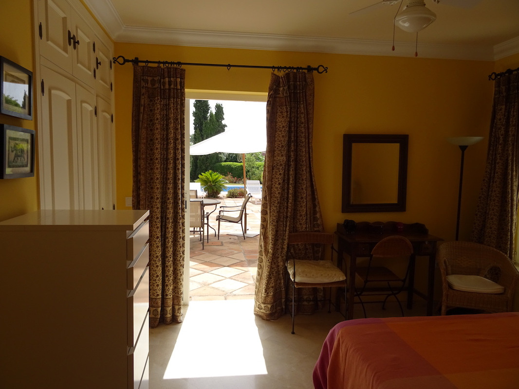 Se vende Villa - Chalet de 4 dormitorios en Costa Del Sol, Cadiz, España
