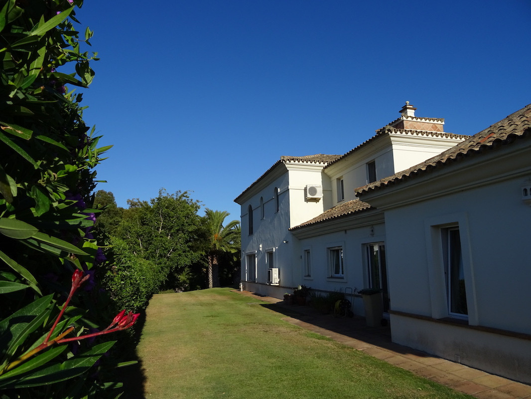 Se vende Villa - Chalet de 4 dormitorios en Costa Del Sol, Cadiz, España