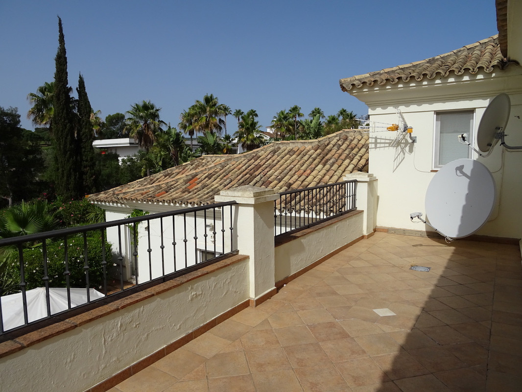 Se vende Villa - Chalet de 4 dormitorios en Costa Del Sol, Cadiz, España