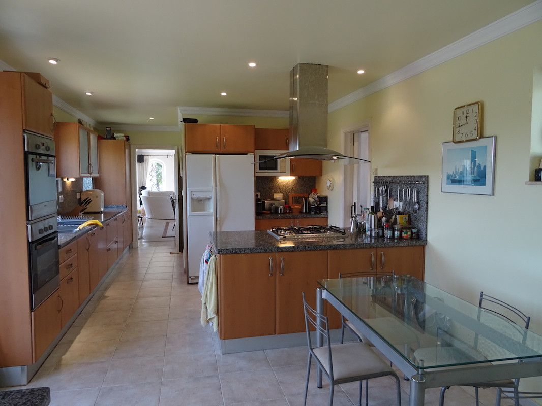 Se vende Villa - Chalet de 4 dormitorios en Costa Del Sol, Cadiz, España
