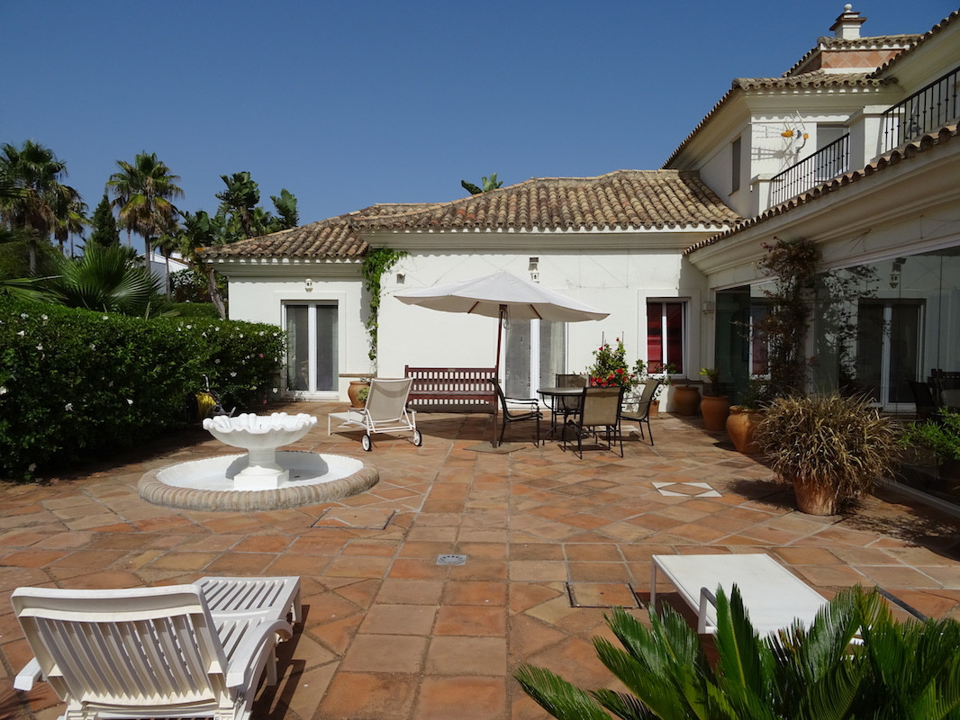 Se vende Villa - Chalet de 4 dormitorios en Costa Del Sol, Cadiz, España