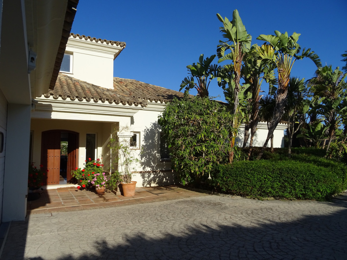Se vende Villa - Chalet de 4 dormitorios en Costa Del Sol, Cadiz, España