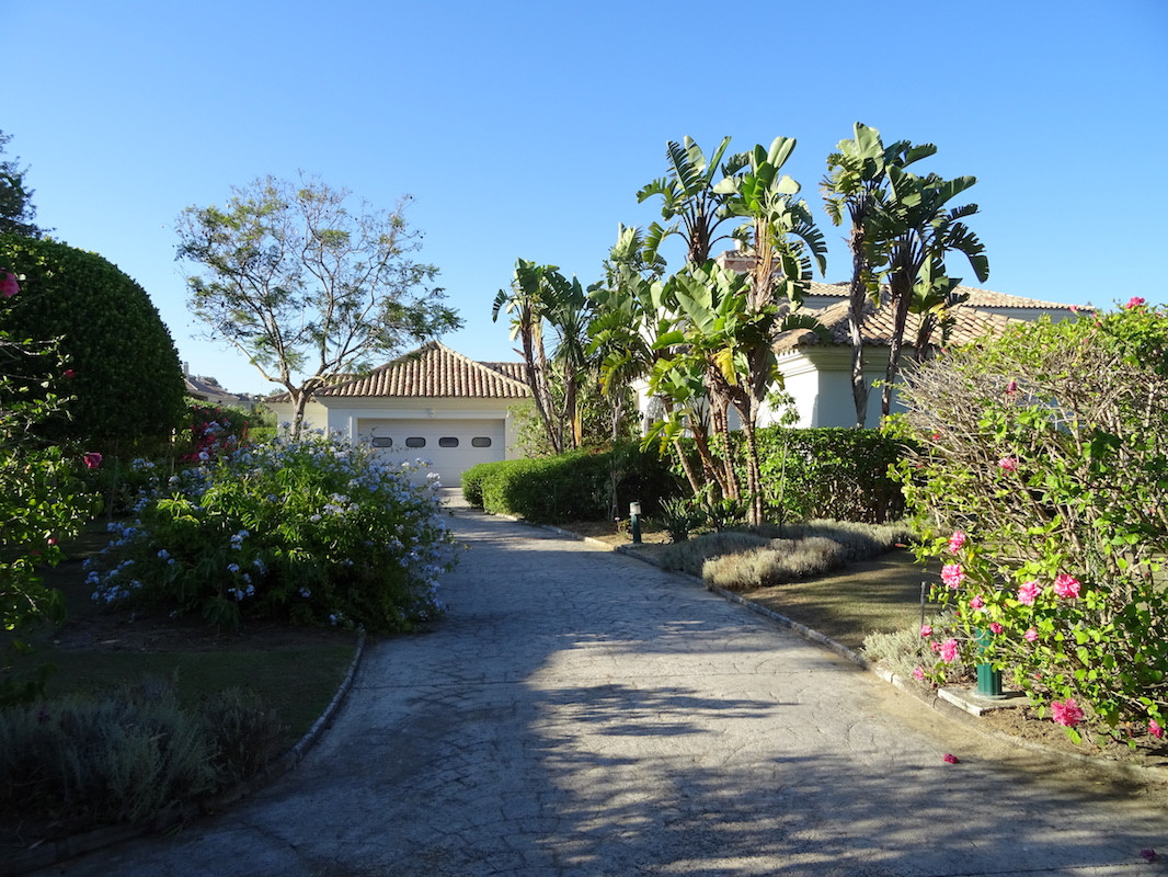 Se vende Villa - Chalet de 4 dormitorios en Costa Del Sol, Cadiz, España