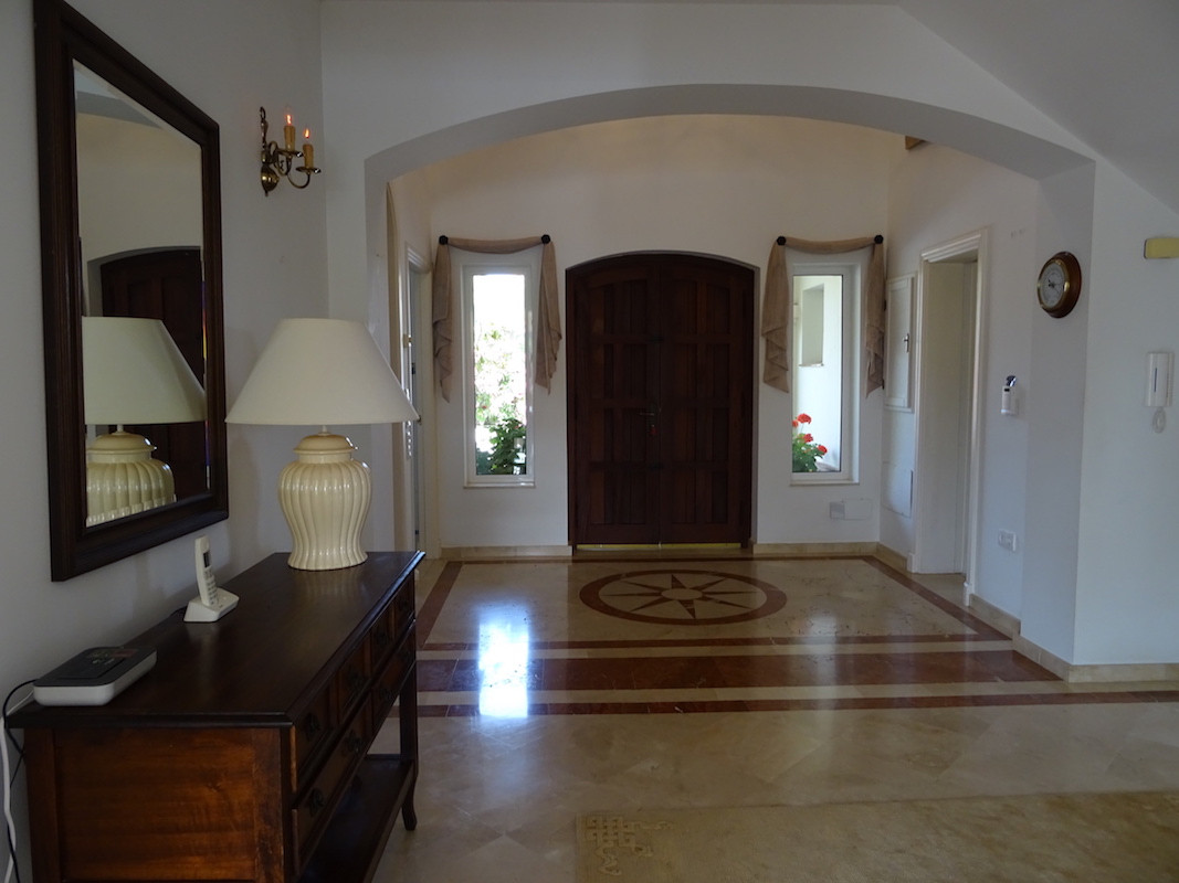 Se vende Villa - Chalet de 4 dormitorios en Costa Del Sol, Cadiz, España
