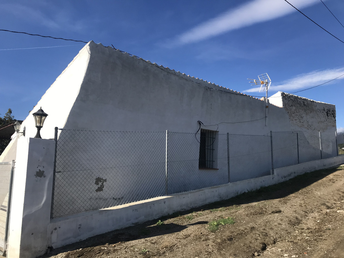 Se vende Finca - Cortijo de 2 dormitorios en Costa Del Sol East, Málaga, España
