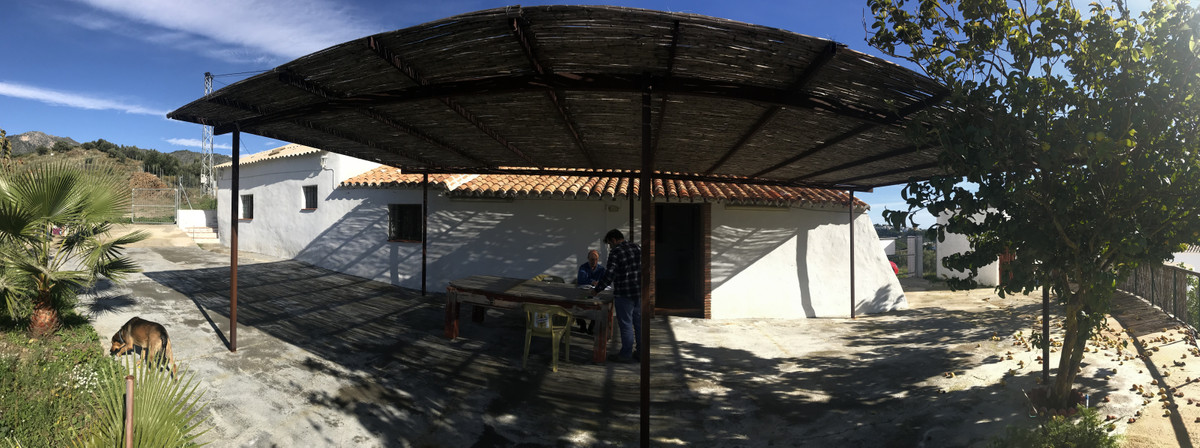 Se vende Finca - Cortijo de 2 dormitorios en Costa Del Sol East, Málaga, España