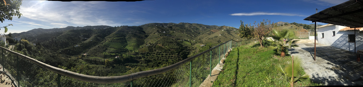 Se vende Finca - Cortijo de 2 dormitorios en Costa Del Sol East, Málaga, España