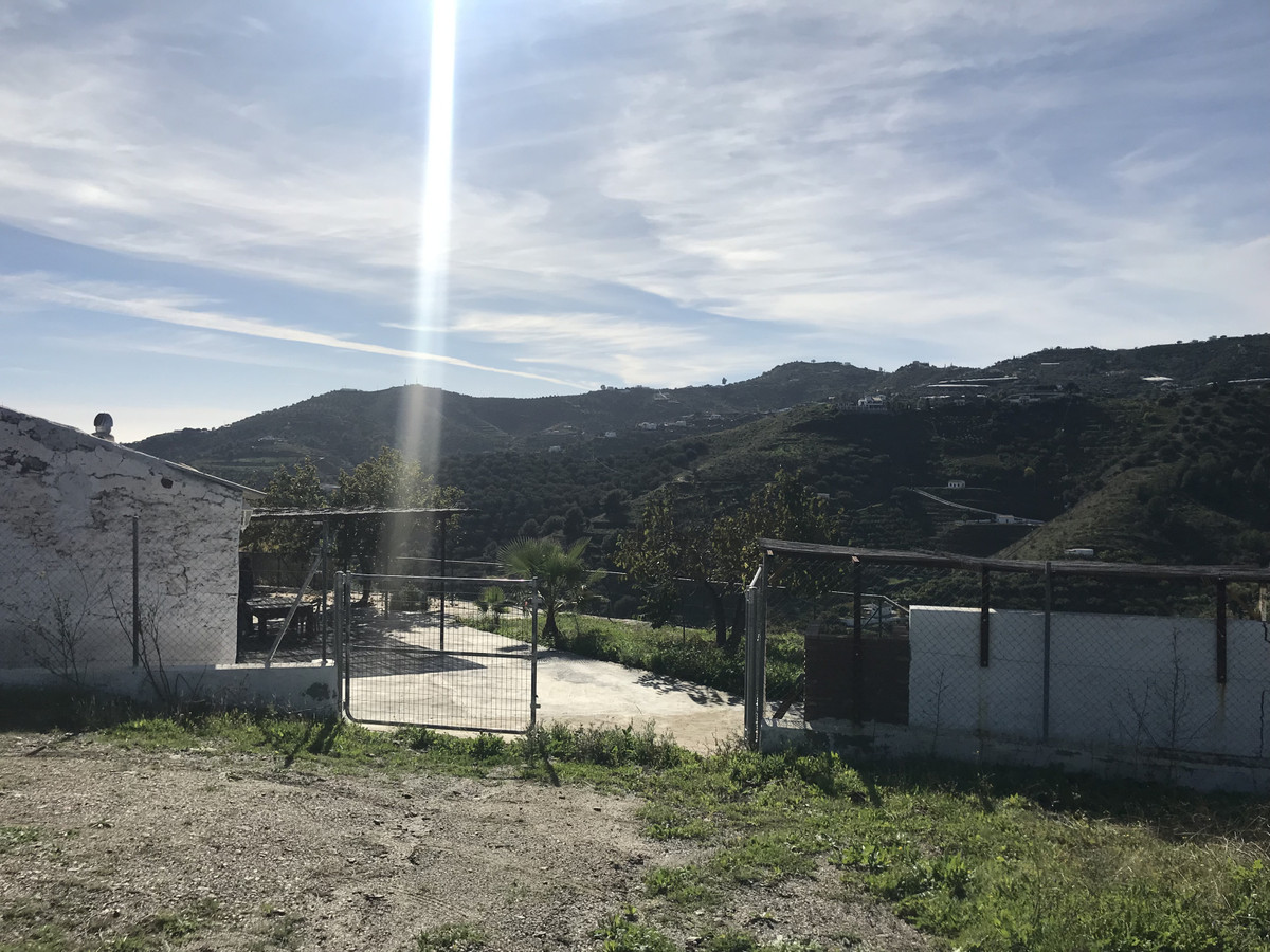 Se vende Finca - Cortijo de 2 dormitorios en Costa Del Sol East, Málaga, España