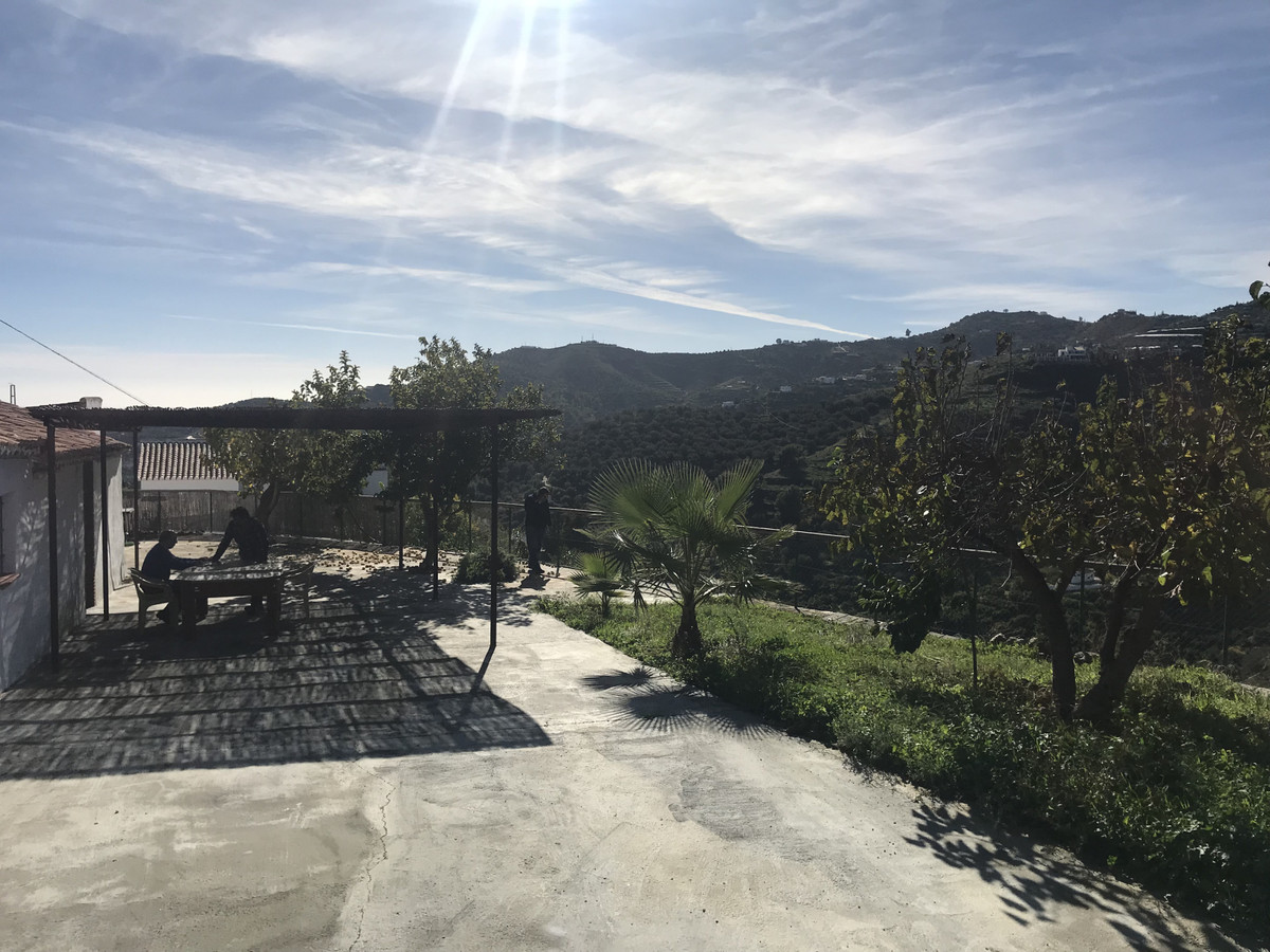 Se vende Finca - Cortijo de 2 dormitorios en Costa Del Sol East, Málaga, España