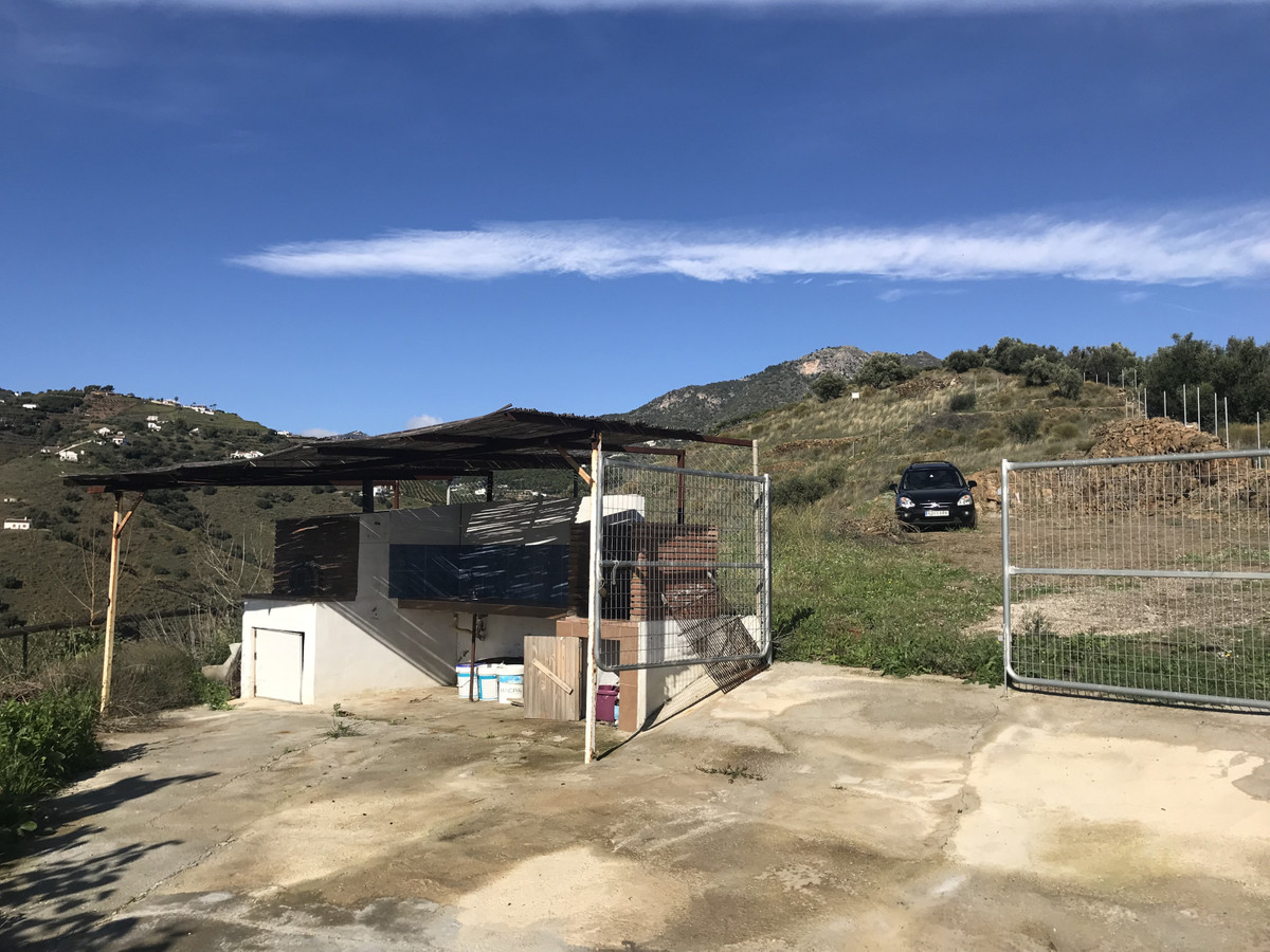 Se vende Finca - Cortijo de 2 dormitorios en Costa Del Sol East, Málaga, España
