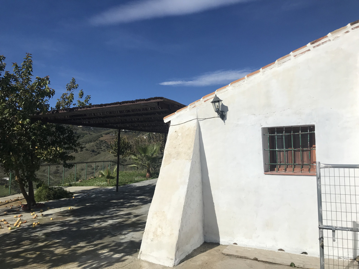 Se vende Finca - Cortijo de 2 dormitorios en Costa Del Sol East, Málaga, España
