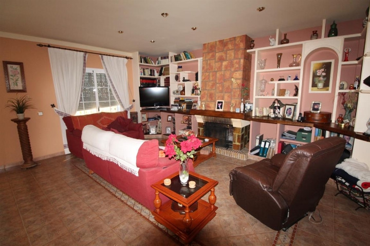3 Bed Commercial unit for sale in Estepona Costa Del Sol, Málaga, Spain