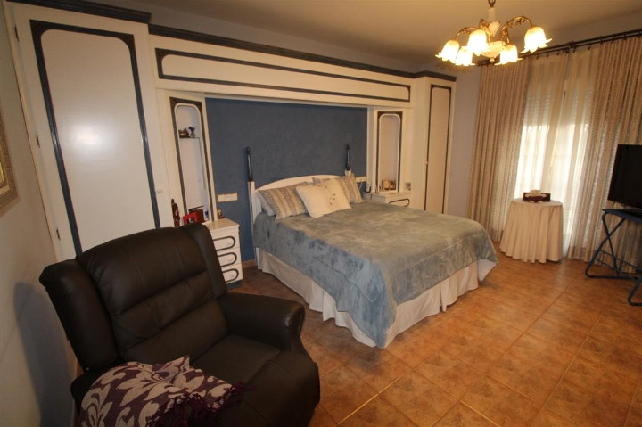 3 Bed Commercial unit for sale in Estepona Costa Del Sol, Málaga, Spain
