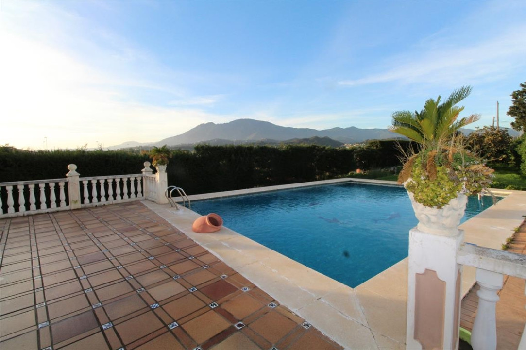 3 Bed Commercial unit for sale in Estepona Costa Del Sol, Málaga, Spain