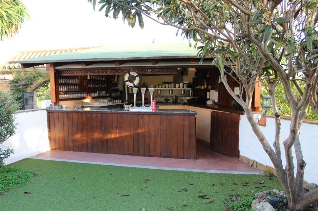 3 Bed Commercial unit for sale in Estepona Costa Del Sol, Málaga, Spain