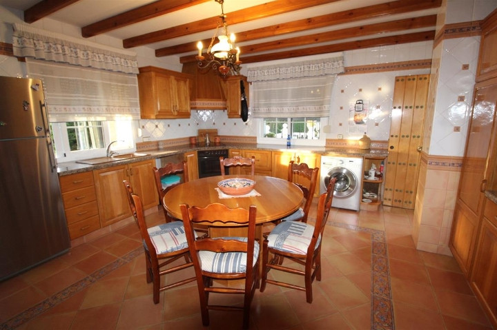 3 Bed Commercial unit for sale in Estepona Costa Del Sol, Málaga, Spain