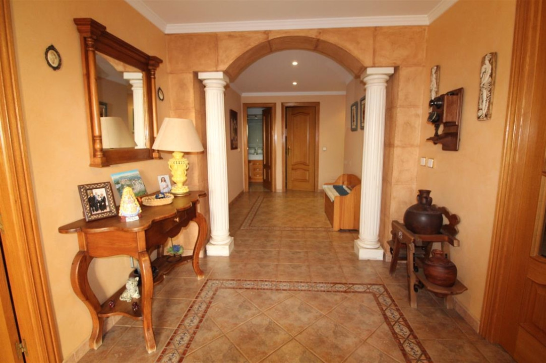3 Bed Commercial unit for sale in Estepona Costa Del Sol, Málaga, Spain