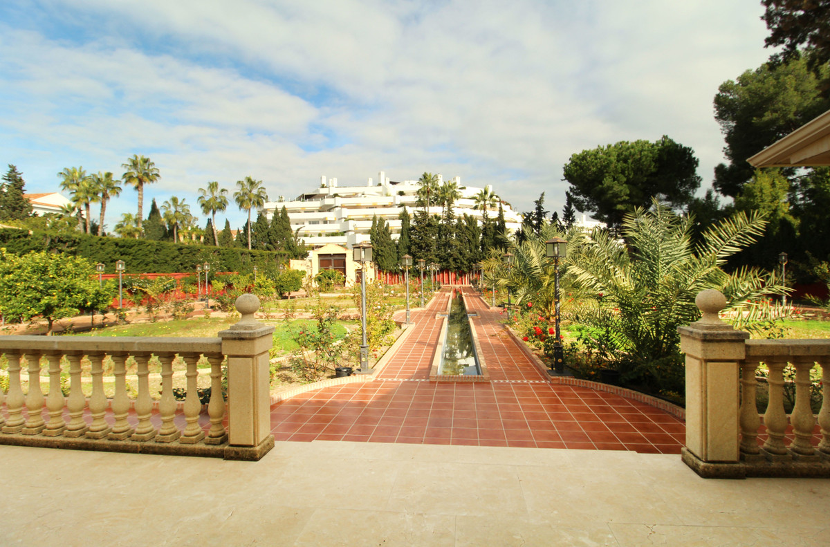 Se vende Villa - Chalet de 8 dormitorios en Costa Del Sol, Málaga, España