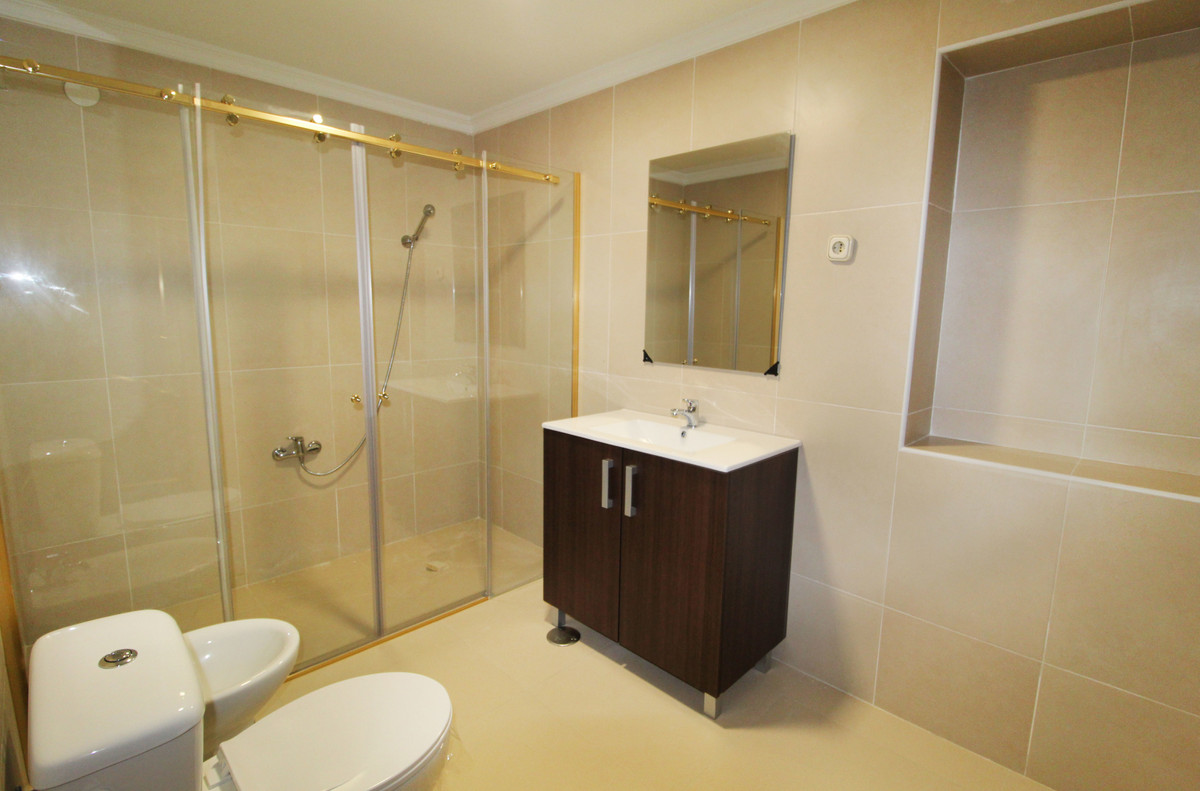 Se vende Villa - Chalet de 8 dormitorios en Costa Del Sol, Málaga, España