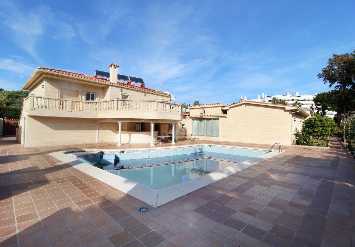 Se vende Villa - Chalet de 8 dormitorios en Costa Del Sol, Málaga, España